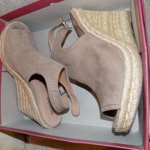 Sz 8 Merona Wedges NWT, Tan Suede